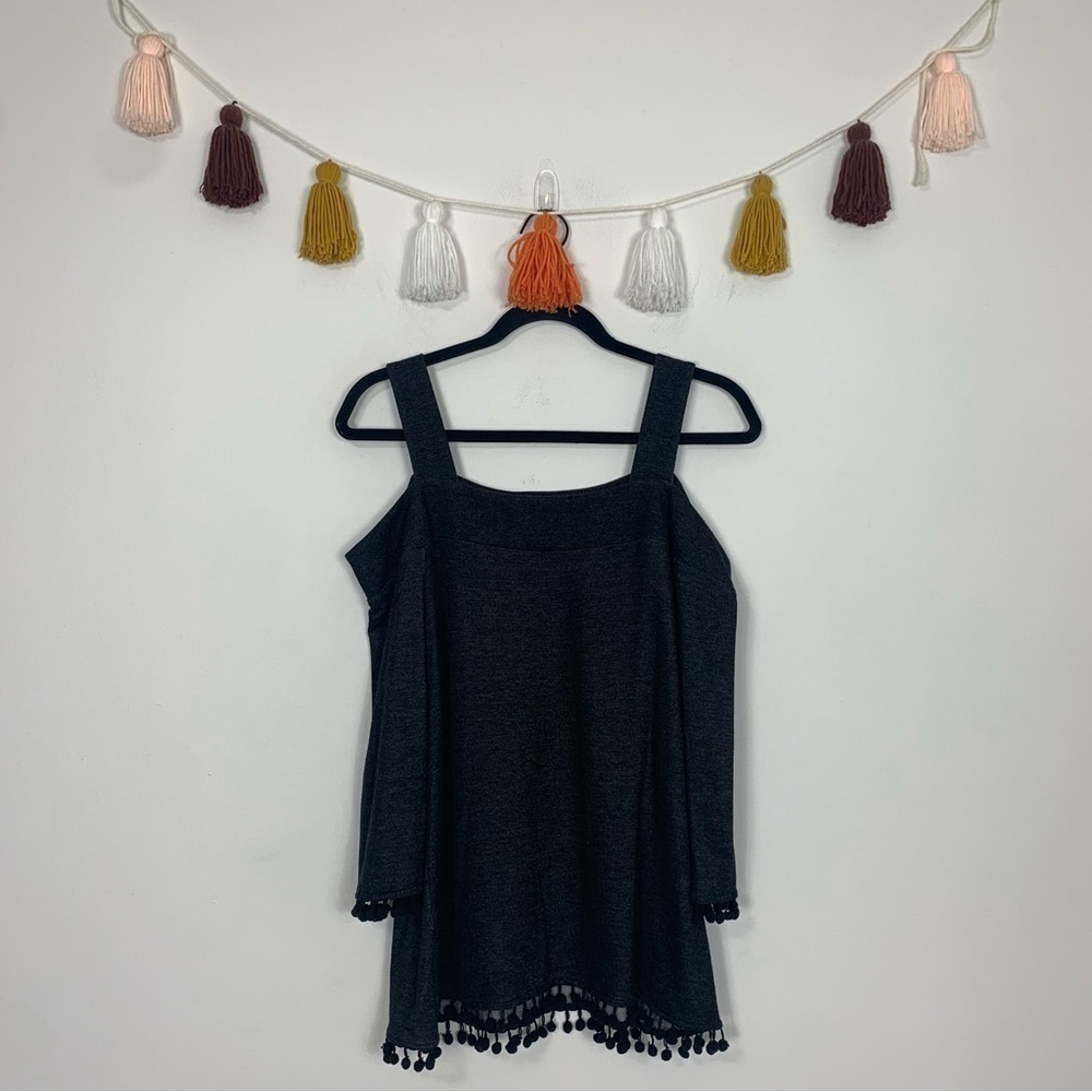 Pebble & Stone Cold Shoulder Pom Pom Trim Dark Gray Knit Top Size Medium - Picture 1 of 10